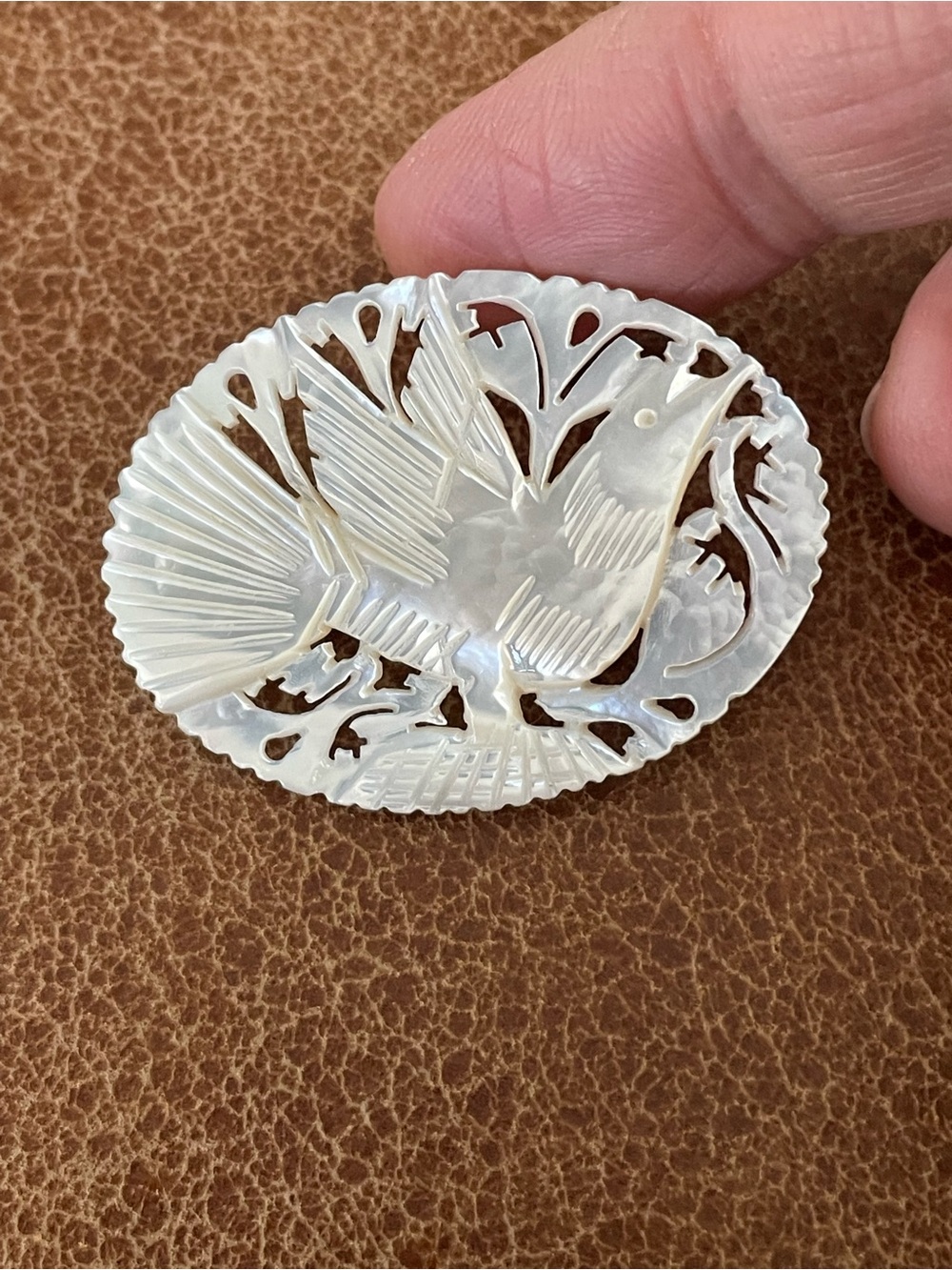 Vintage Hand-Carved Iridescent Mother of Pearl peace Dove Bird Brooch pin